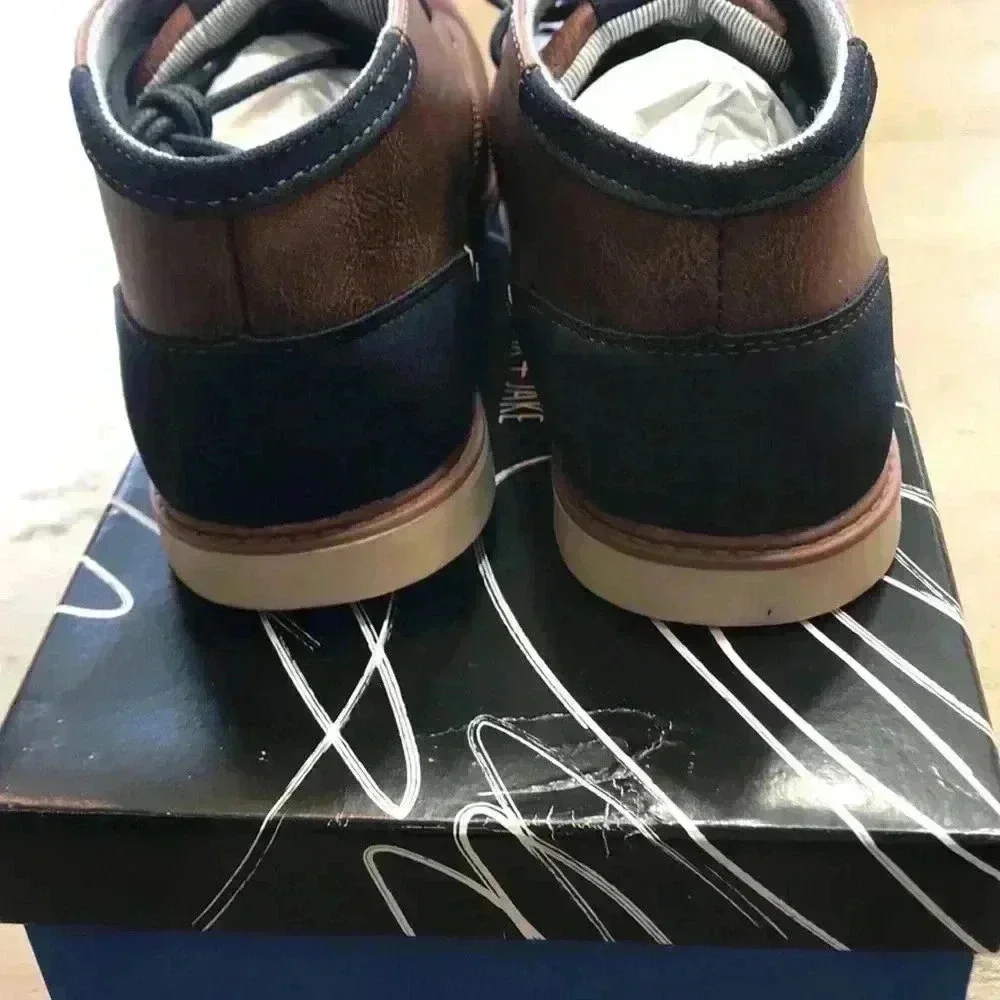 NWT max& jake chukka boots size 6